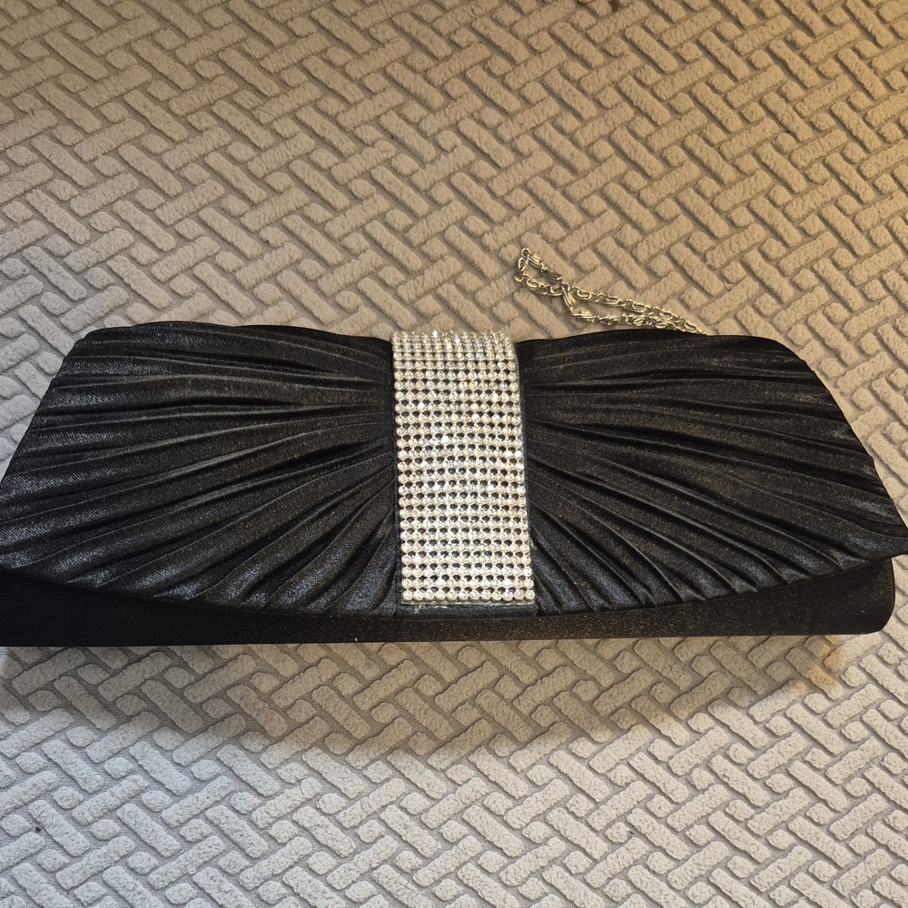 Elegant Black Evening Clutch with Rhinestone Accent